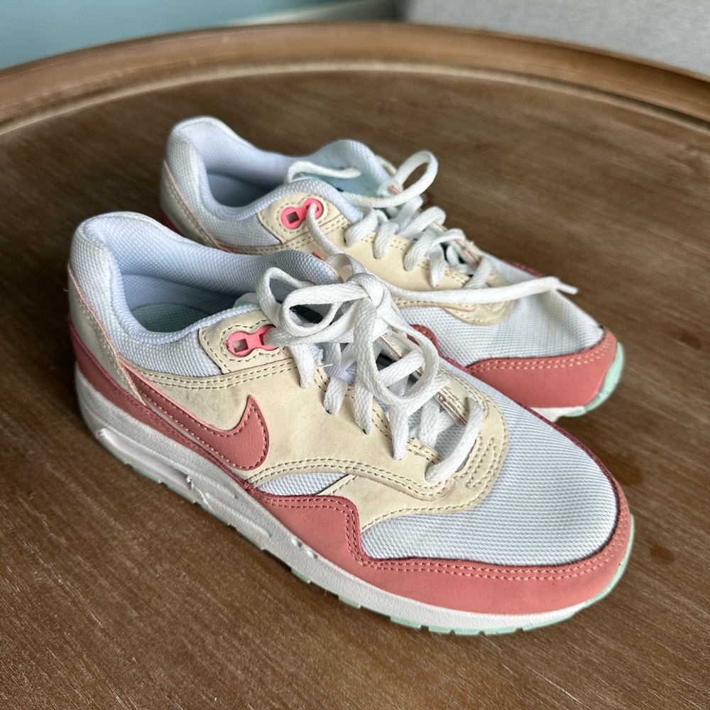 Nike Air Max 1 GS, Pink and Cream Sneakers Retro Design